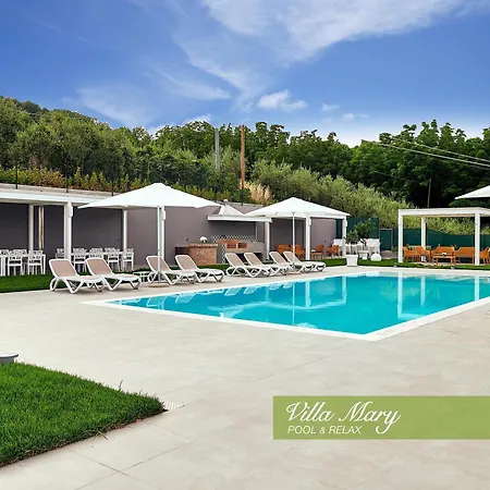 Mary Pool - Ambra Marina di San Vito